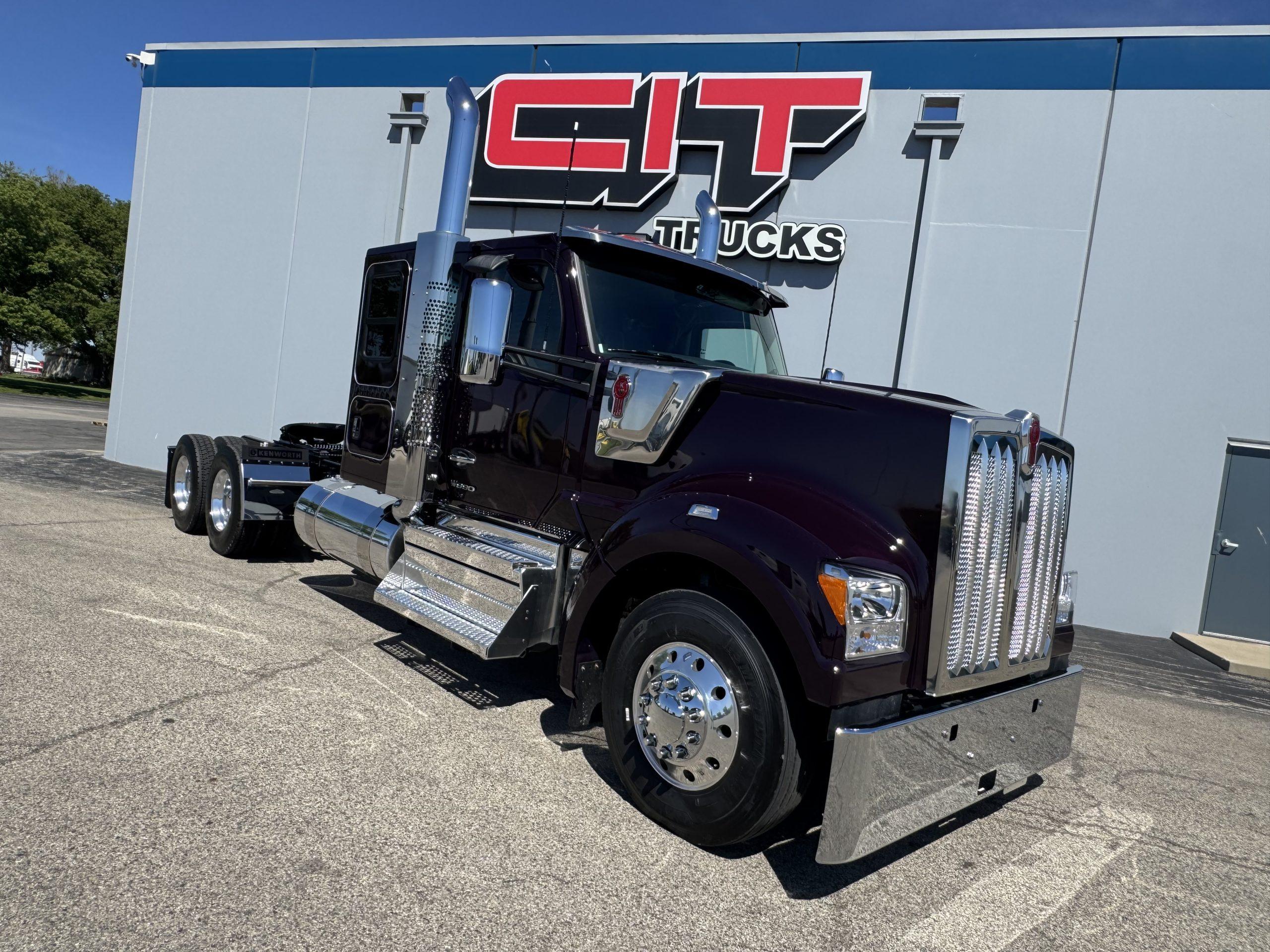 2027 Kenworth in Champaign, IL — photo 3