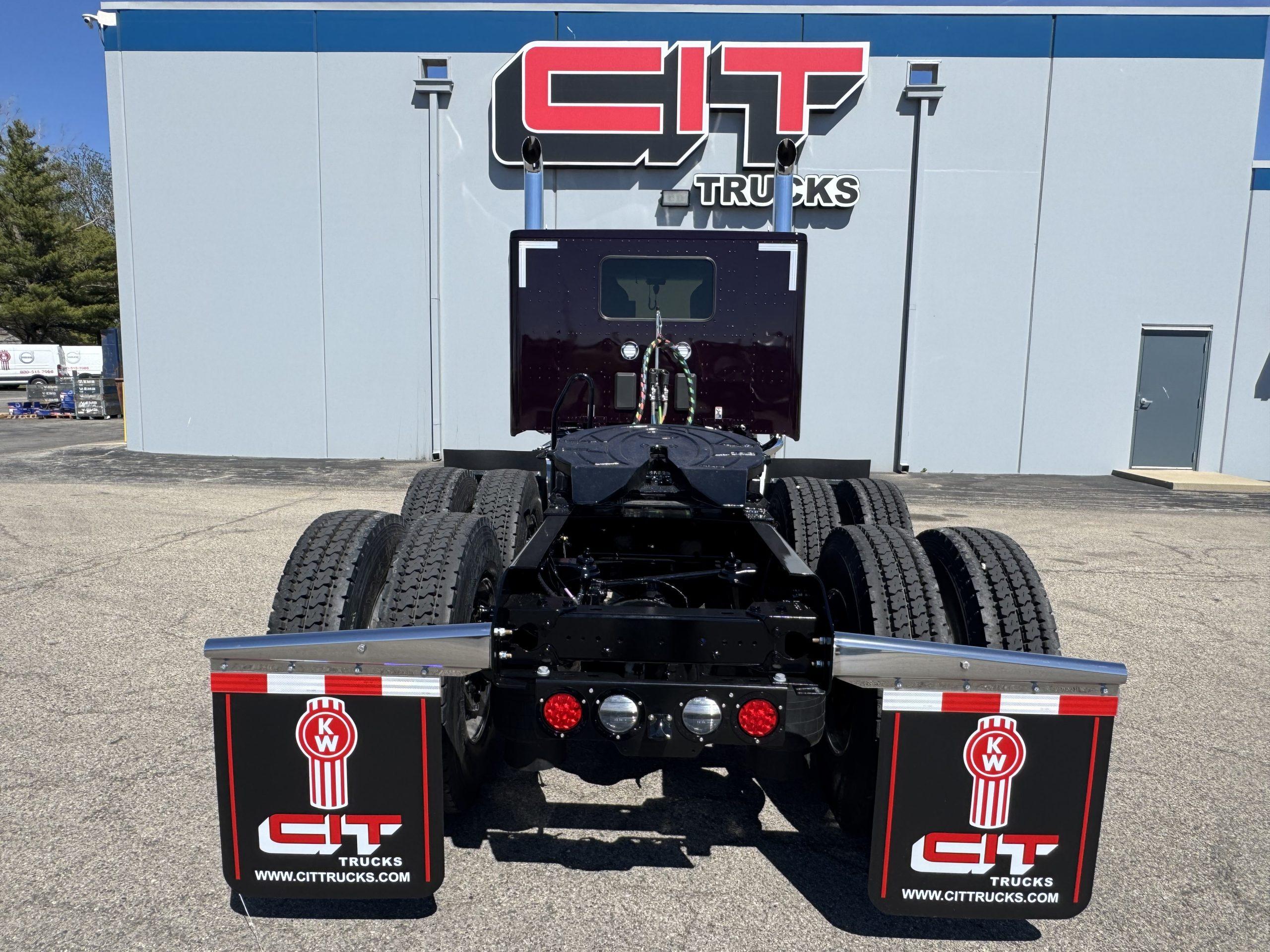 2027 Kenworth in Champaign, IL — photo 6