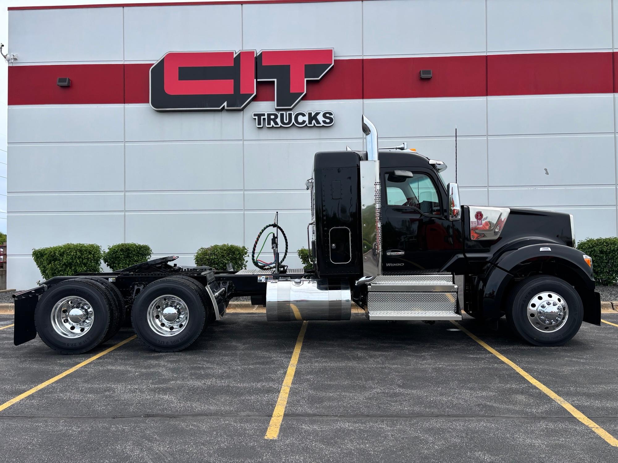 2027 Kenworth W990 in Mokena, IL — photo 4