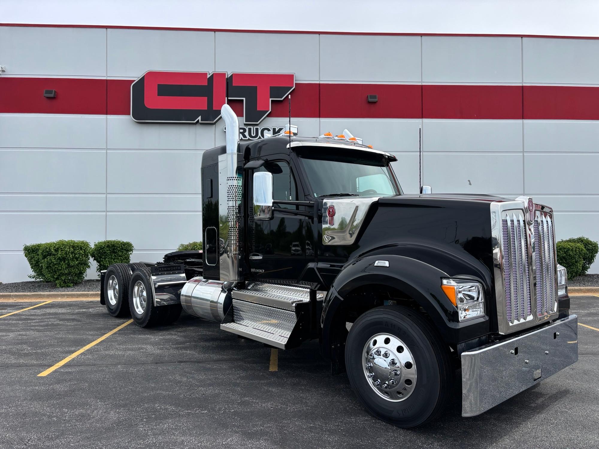 2027 Kenworth W990 in Mokena, IL — photo 3