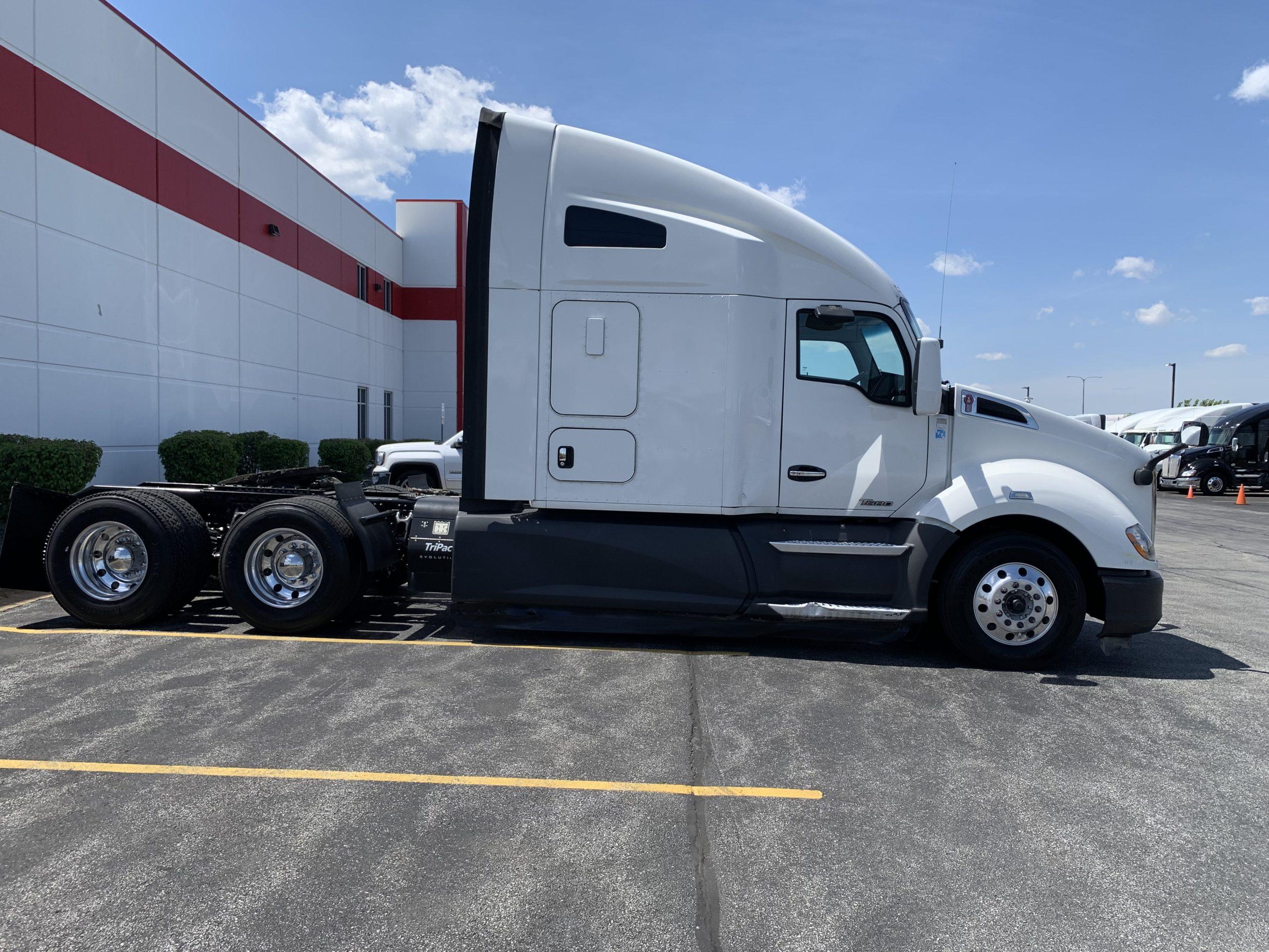 2022 Kenworth T680 in Mokena, IL — photo 4