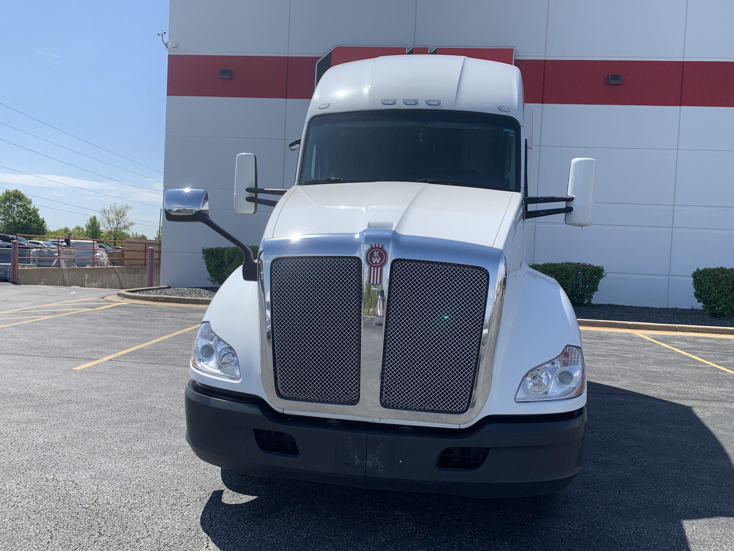2022 Kenworth T680 in Mokena, IL — photo 2