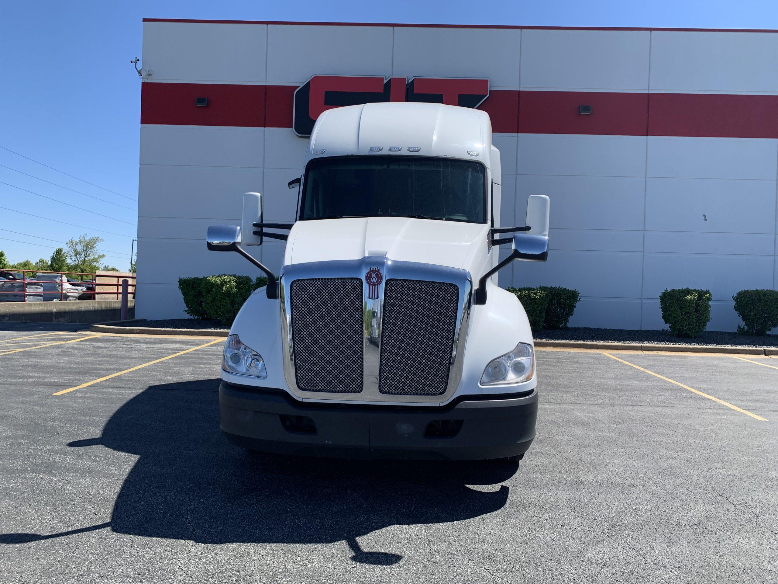 2022 Kenworth T680 in Mokena, IL — photo 2