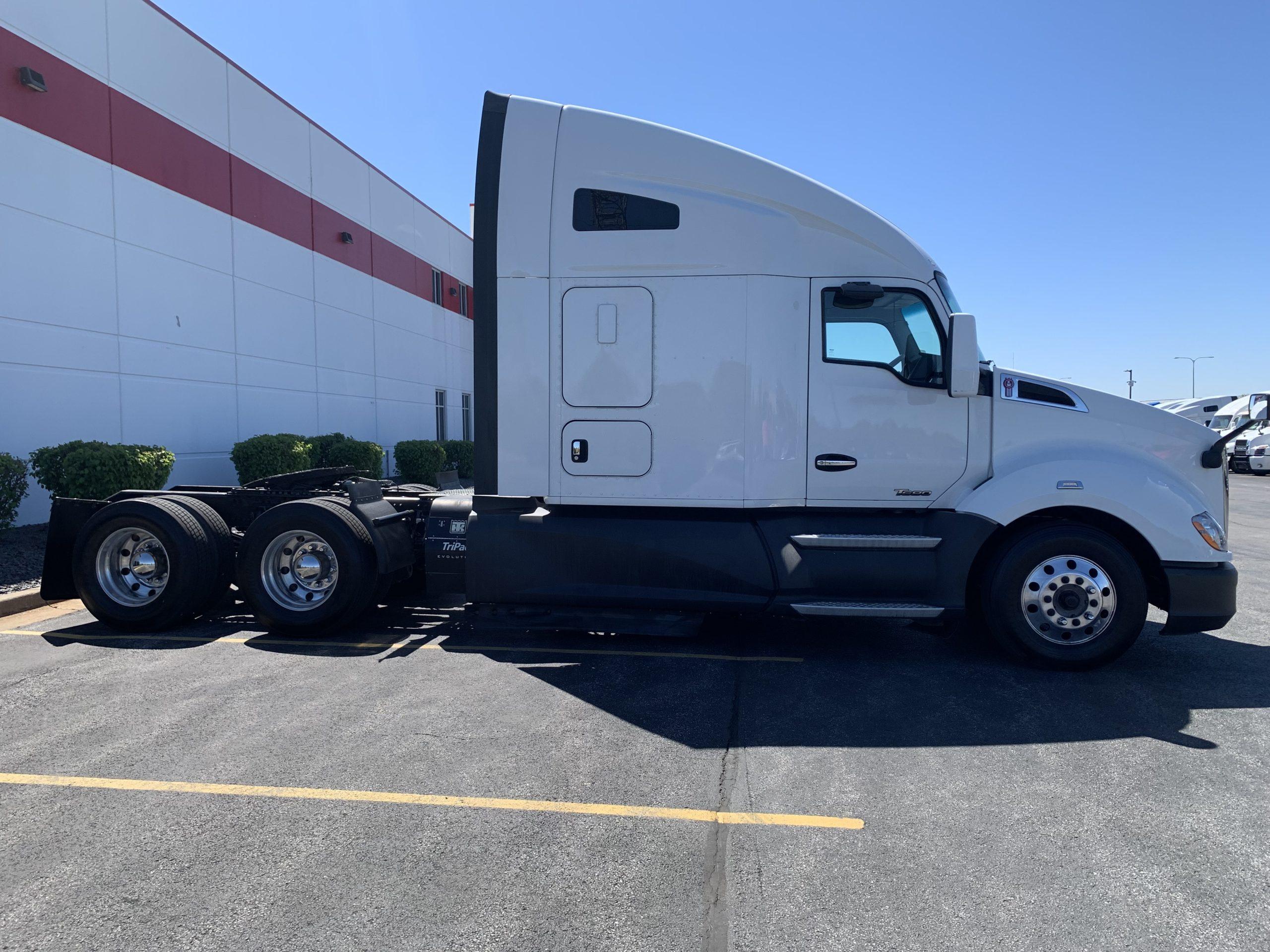 2022 Kenworth T680 in Mokena, IL — photo 4