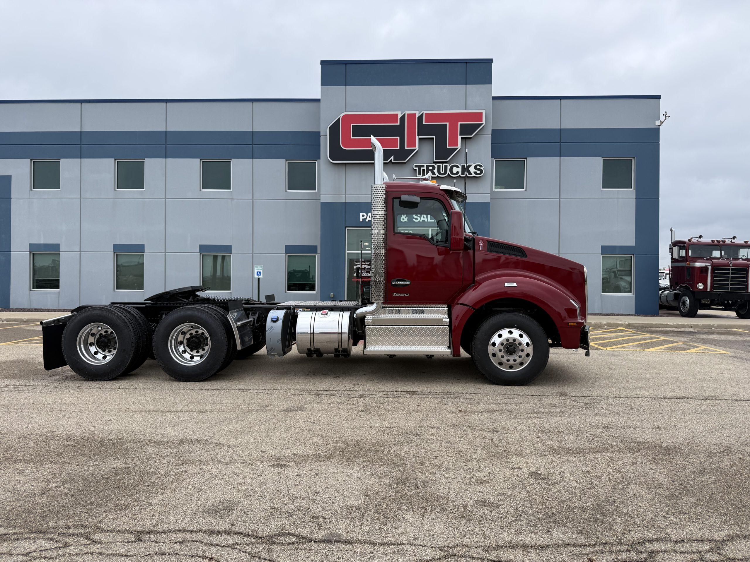 2027 Kenworth T880 in Peru, IL — photo 4