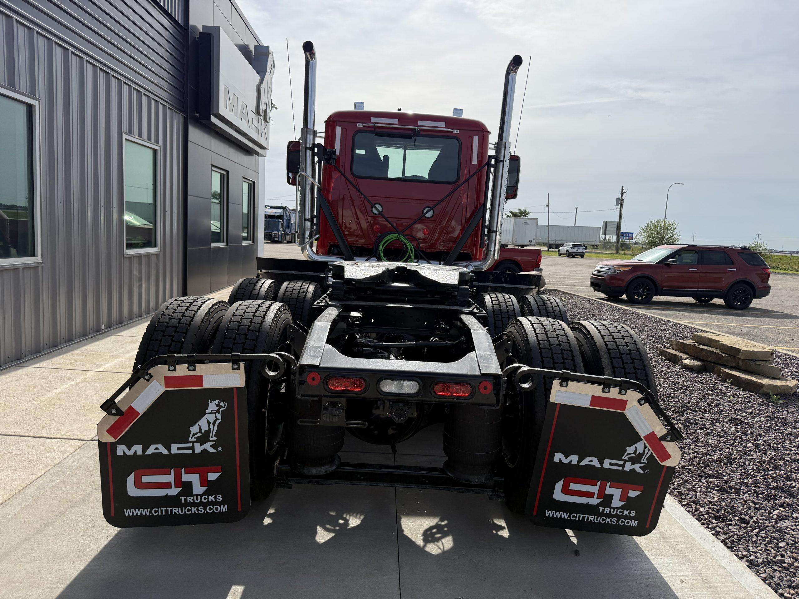 2027 Mack Pinnacle in Peru, IL — photo 6