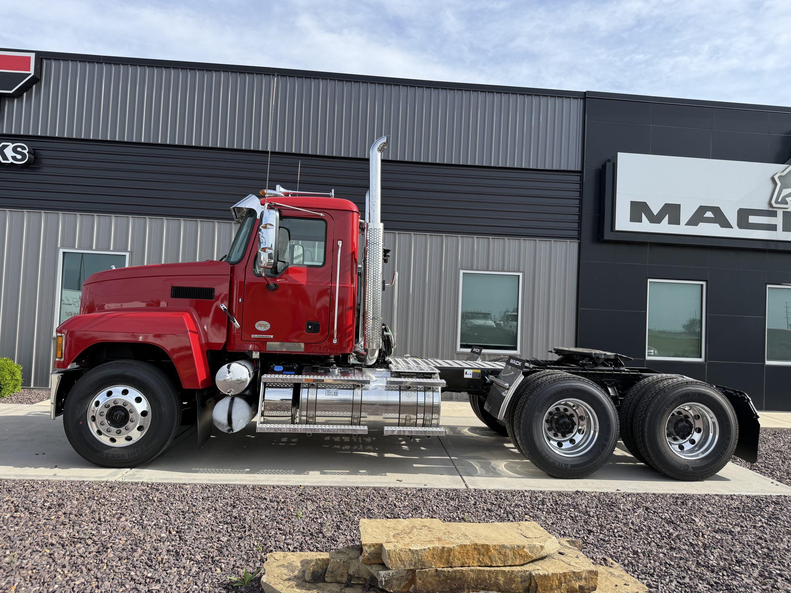 2027 Mack Pinnacle in Peru, IL — photo 5