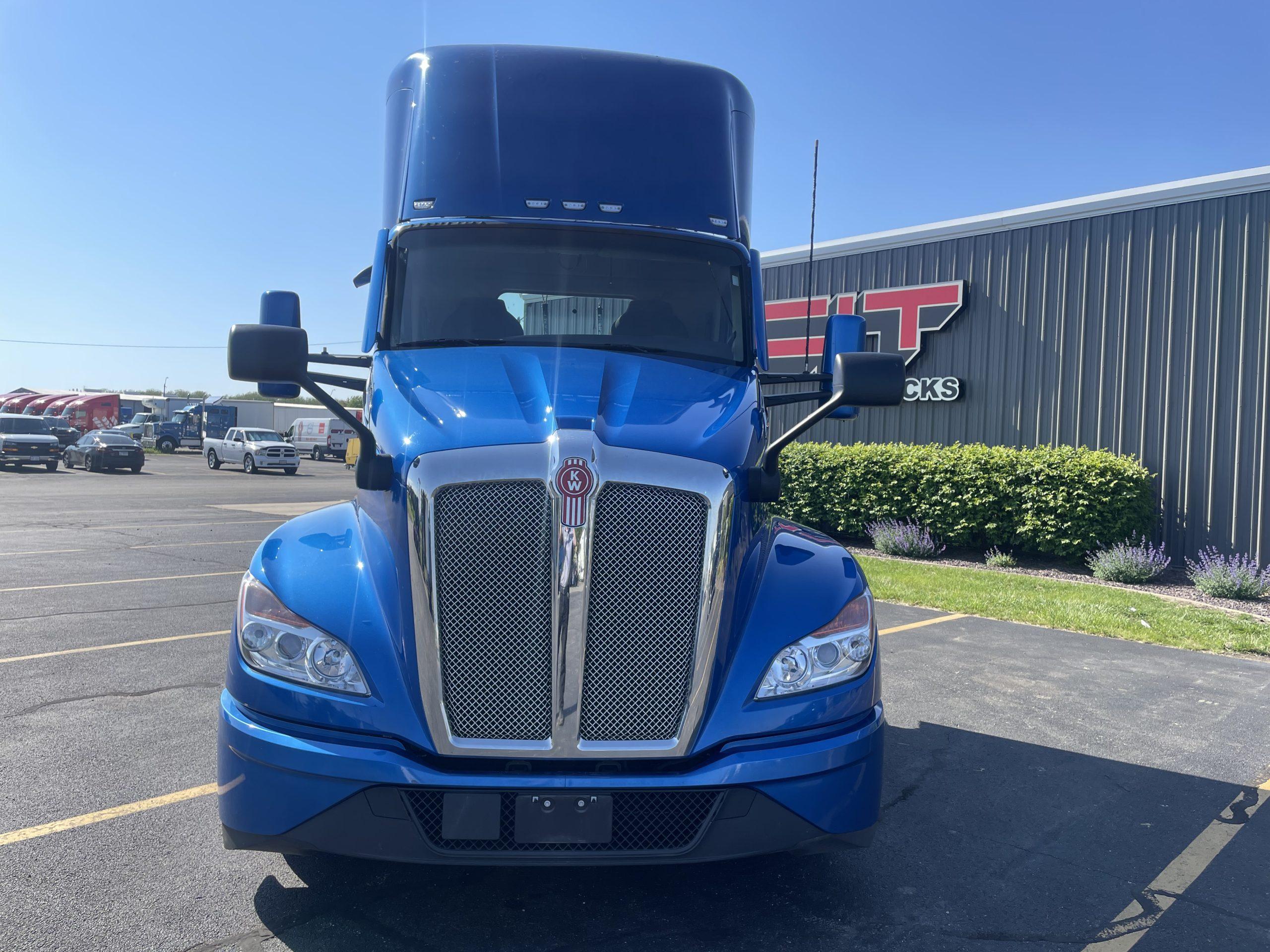 2023 Kenworth T680 in Normal, IL — photo 4
