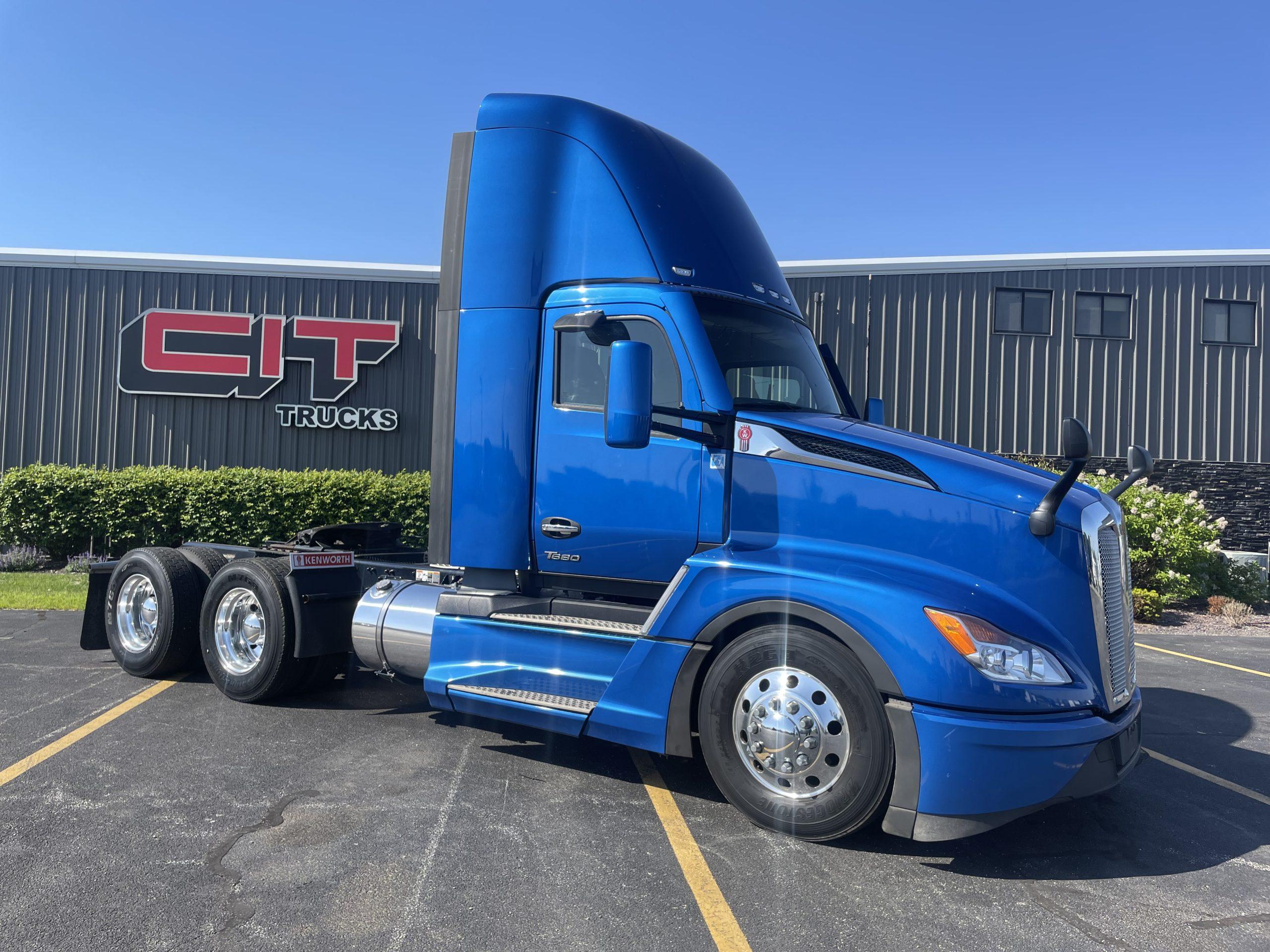 2023 Kenworth T680 in Normal, IL — photo 5