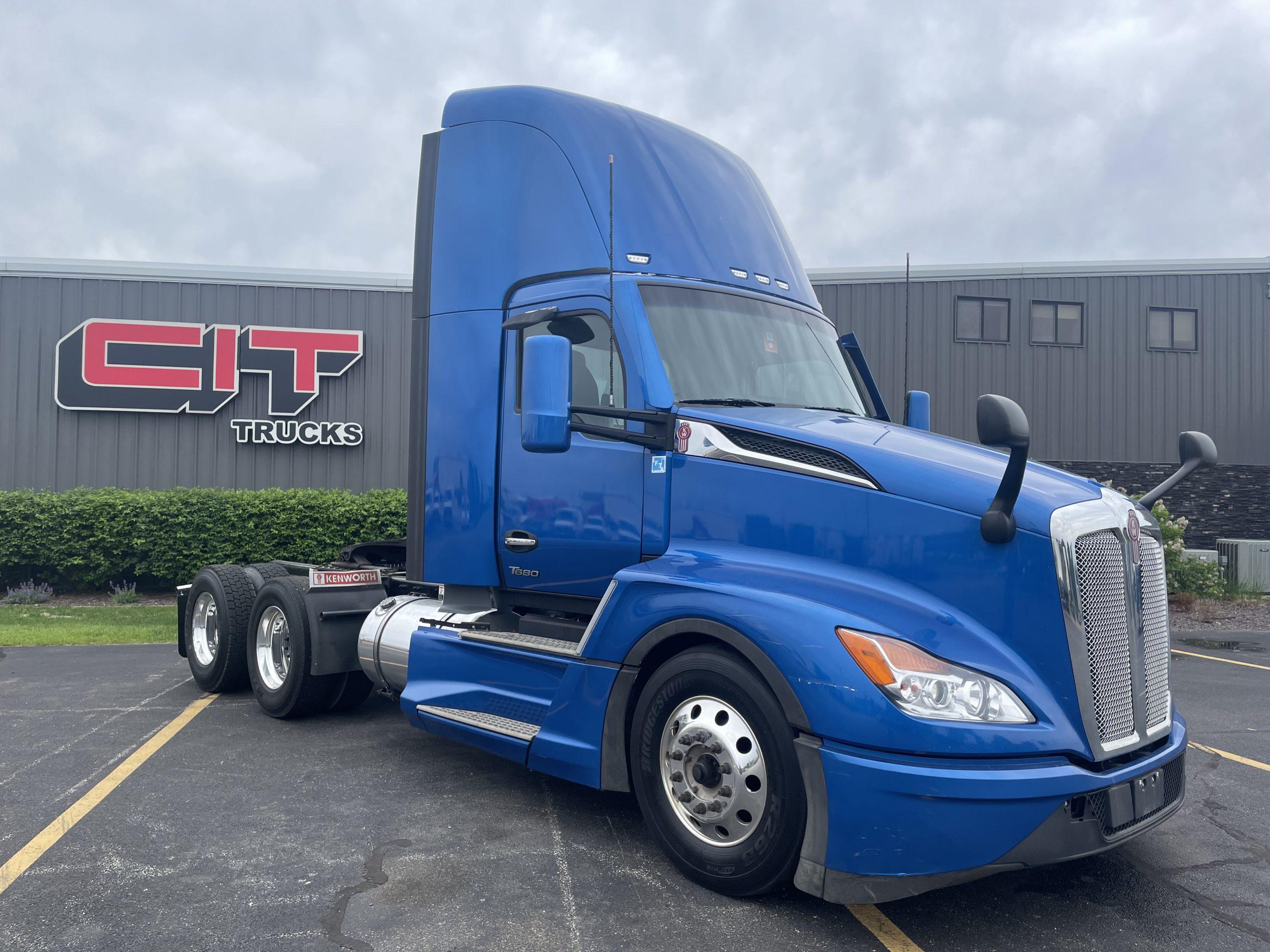 2023 Kenworth T680 in Normal, IL — photo 5