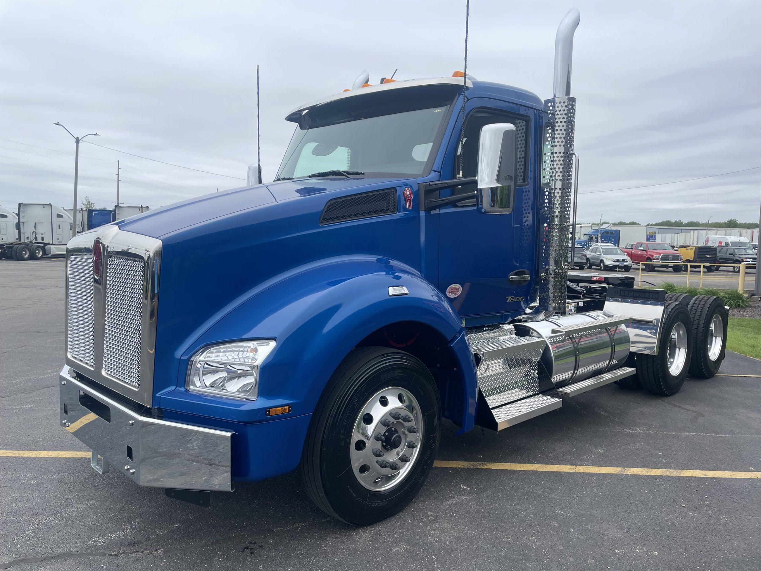 2027 Kenworth T880