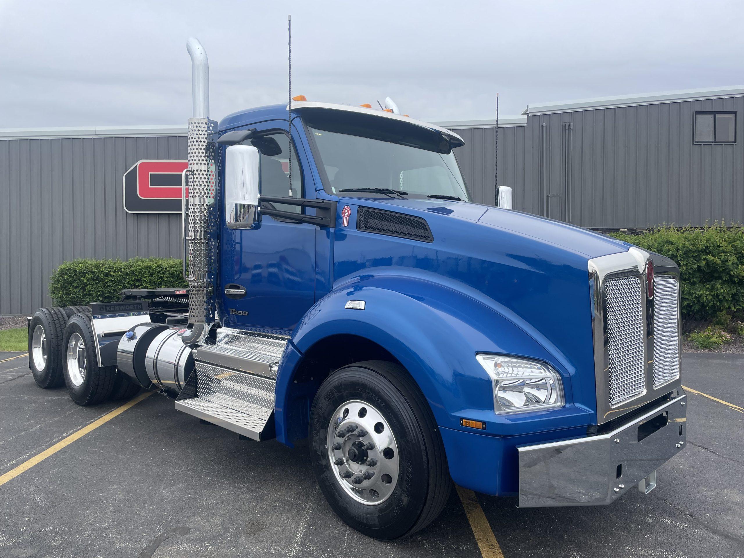 2027 Kenworth T880 in Normal, IL — photo 3