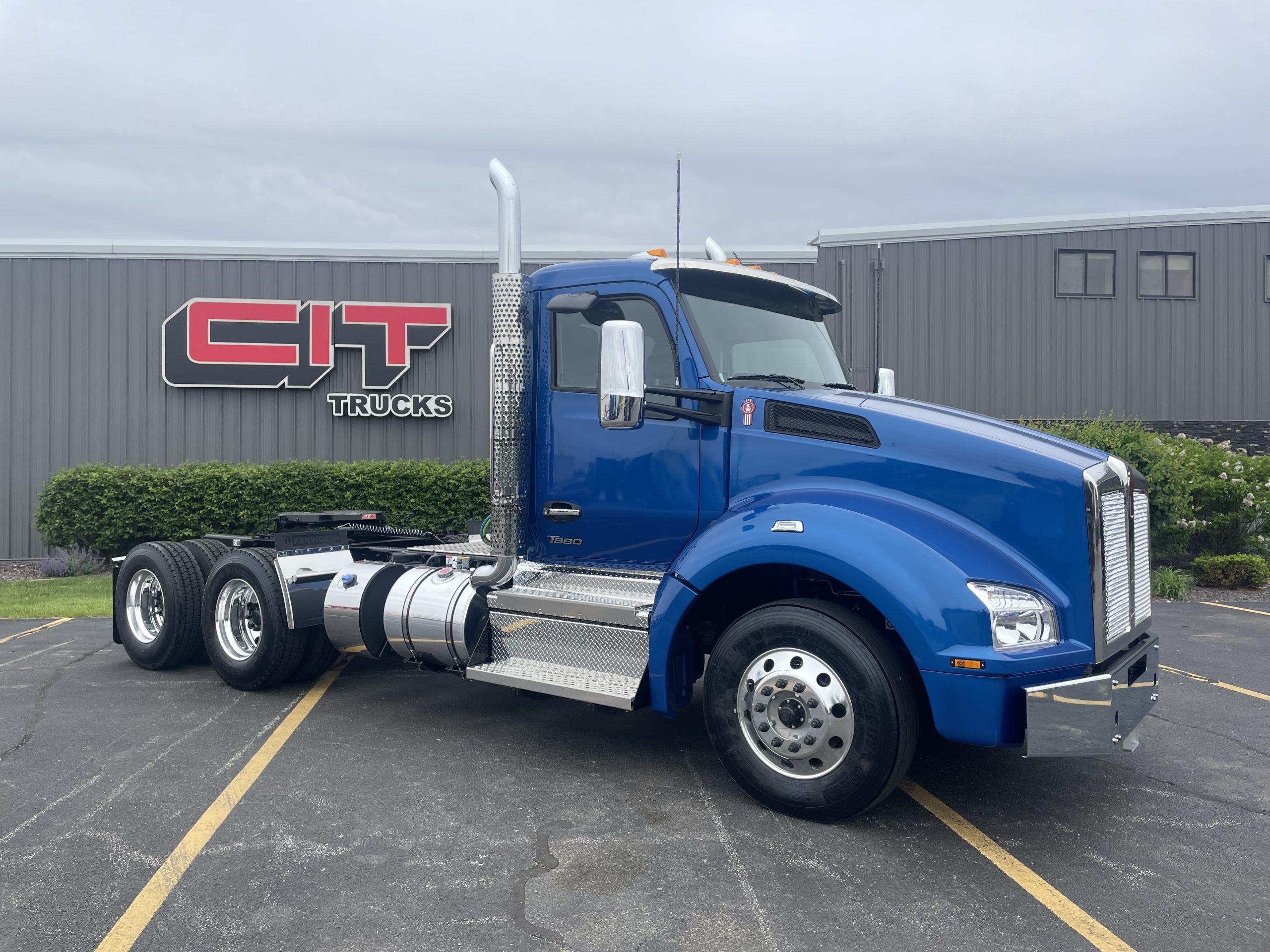 2027 Kenworth T880 in Normal, IL — photo 4