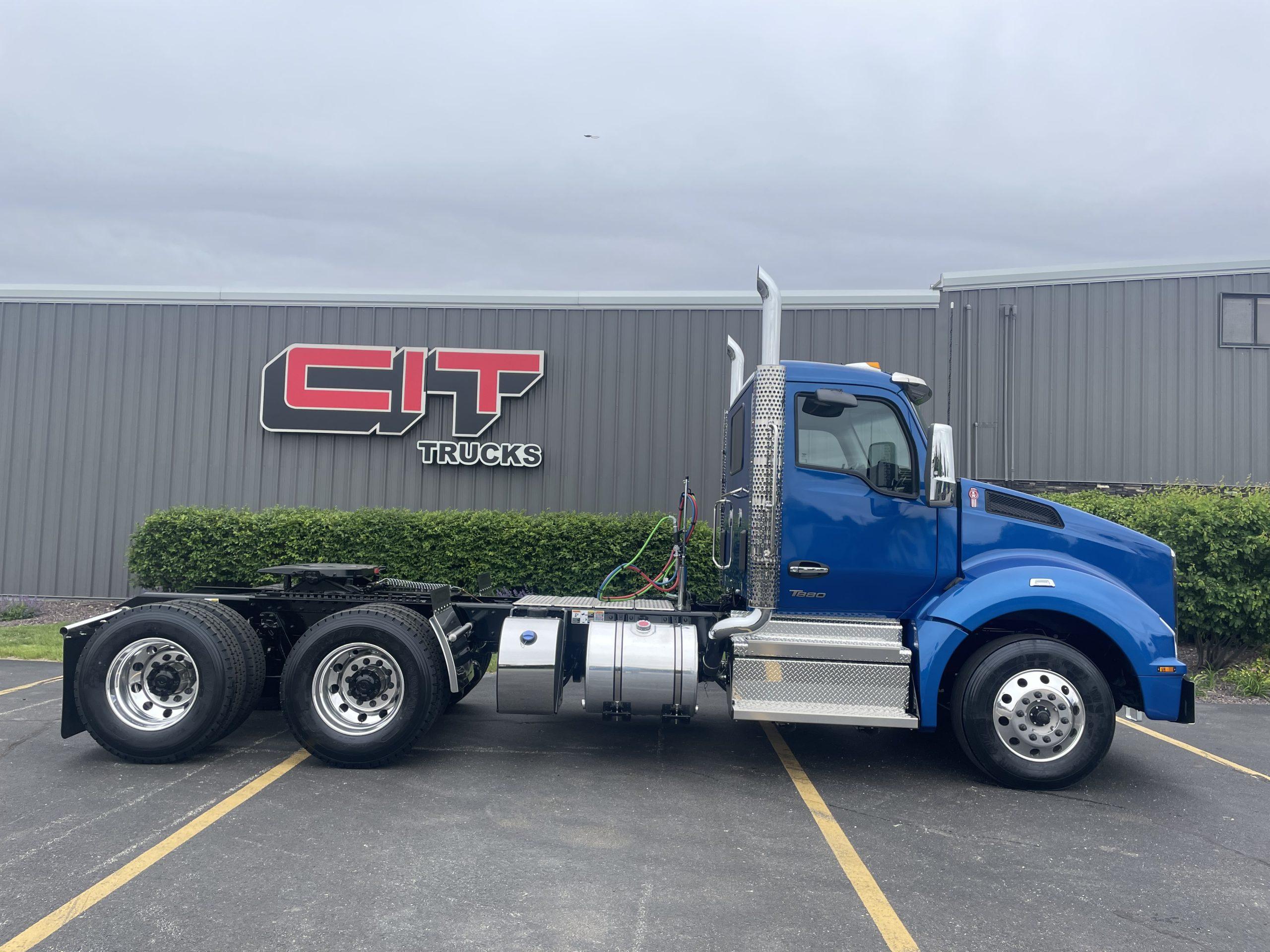 2027 Kenworth T880 in Normal, IL — photo 5