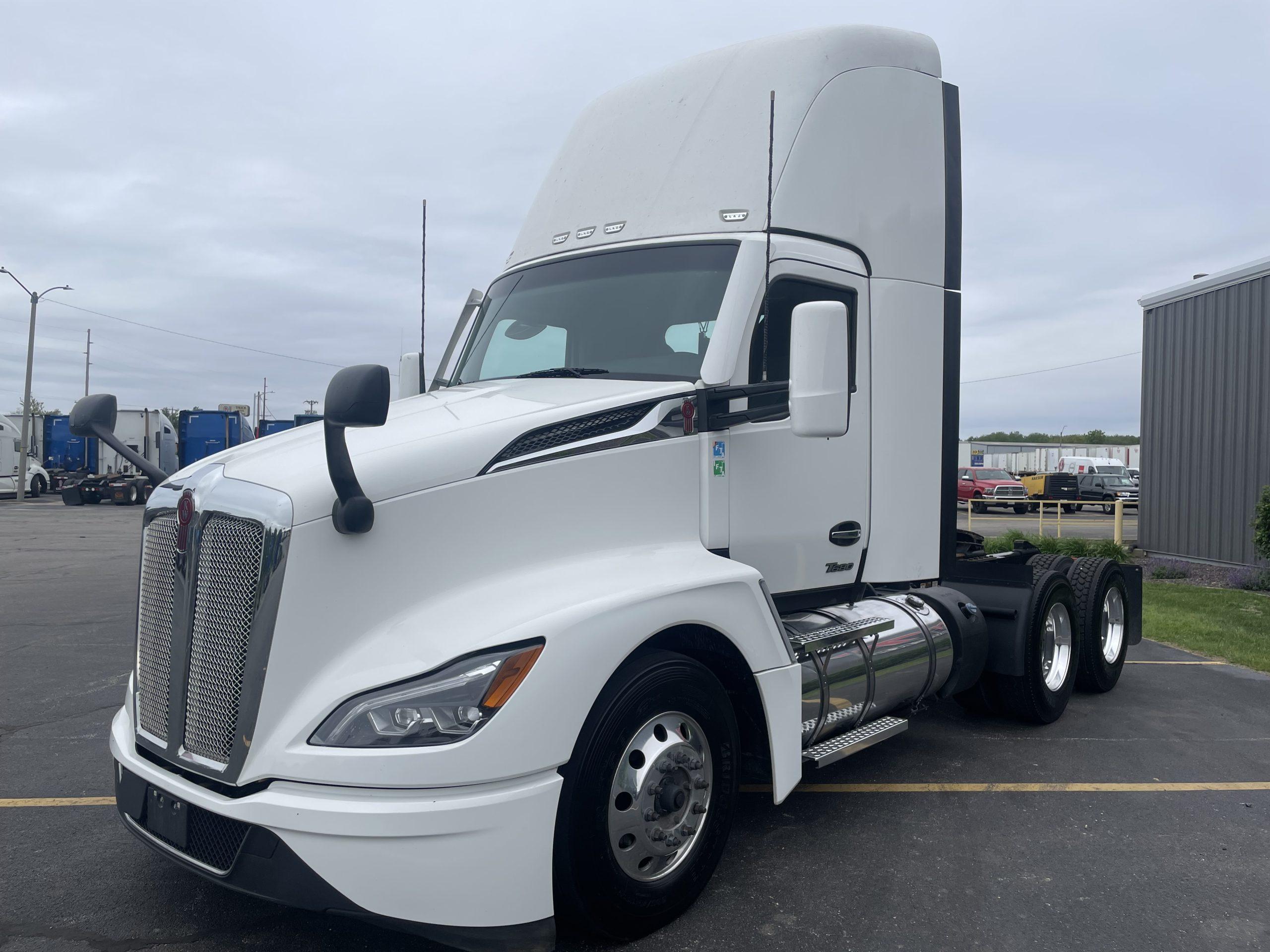 2023 Kenworth T680 — photo 2