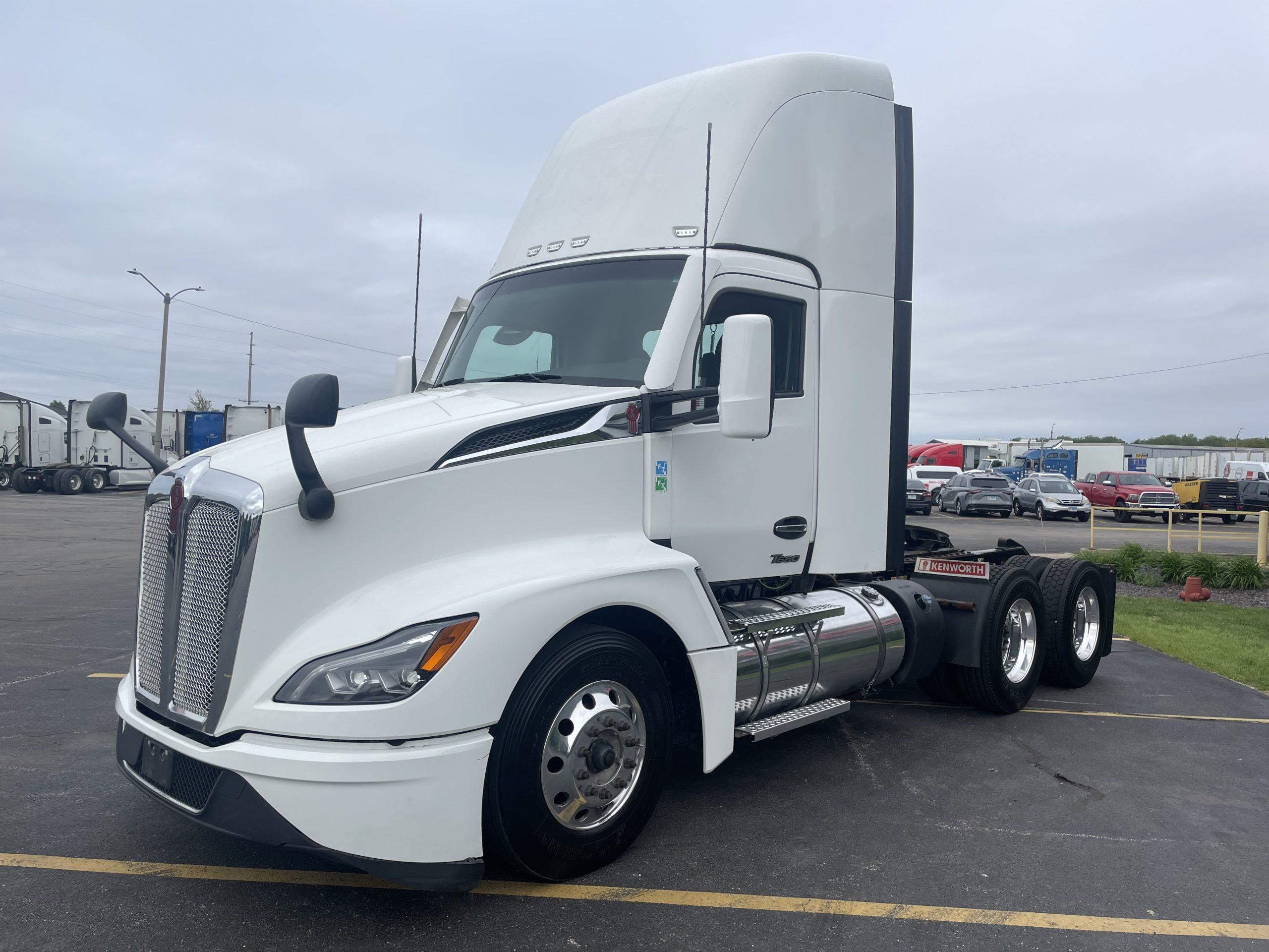 2023 Kenworth T680 — photo 2