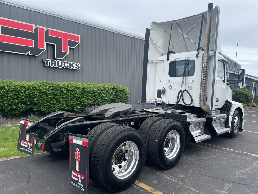 2023 Kenworth T680 — photo 6