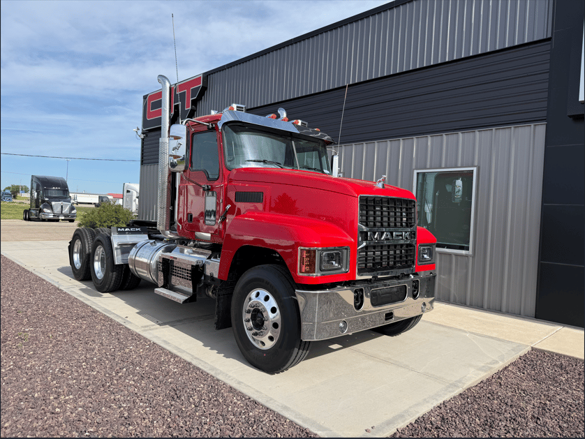 2027 Mack Pinnacle in Peru, IL — photo 2