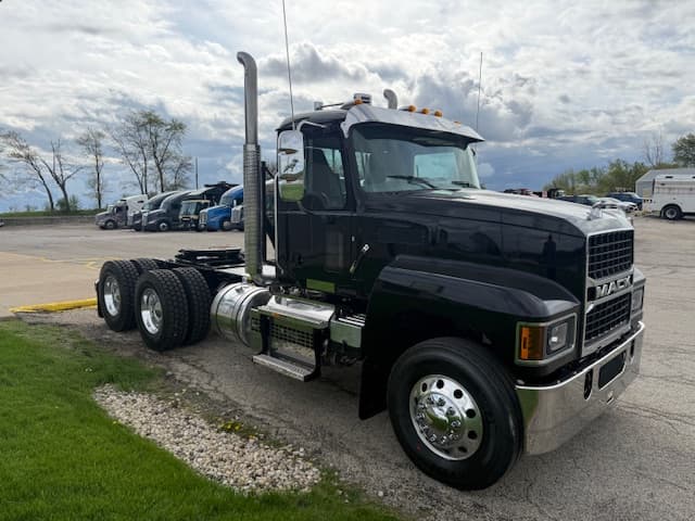 2027 Mack Pinnacle in Grayslake, IL — photo 3