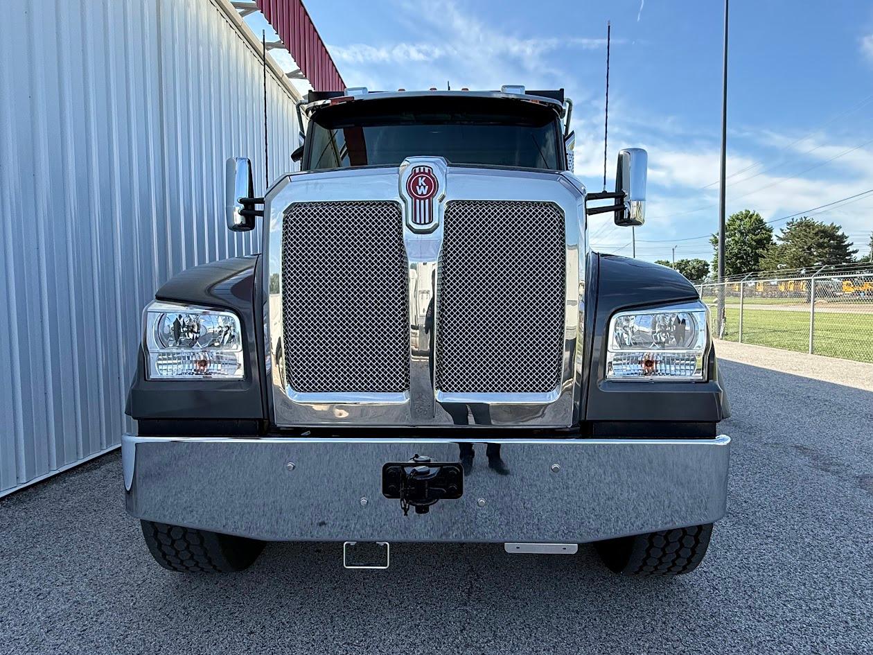 2027 Kenworth T880 in Fenton, MO — photo 2