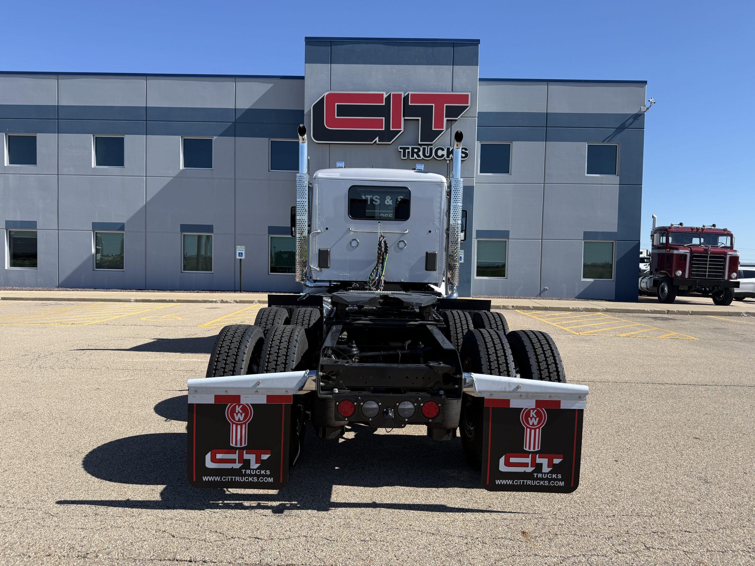 2027 Kenworth T880 in Peru, IL — photo 5