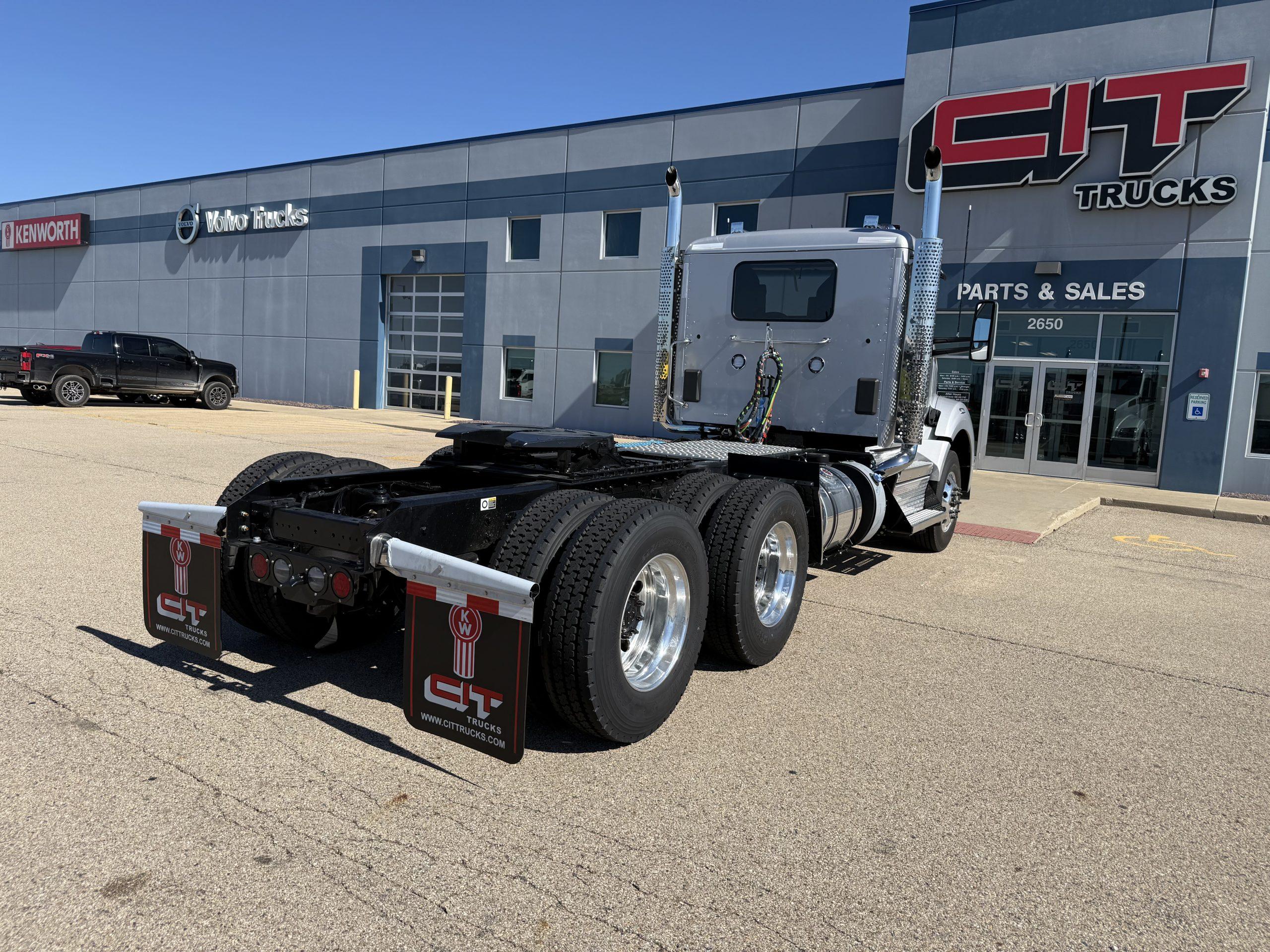 2027 Kenworth T880 in Peru, IL — photo 6