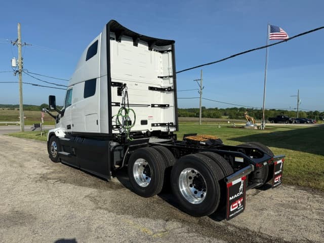 2027 Mack Pioneer in Grayslake, IL — photo 4