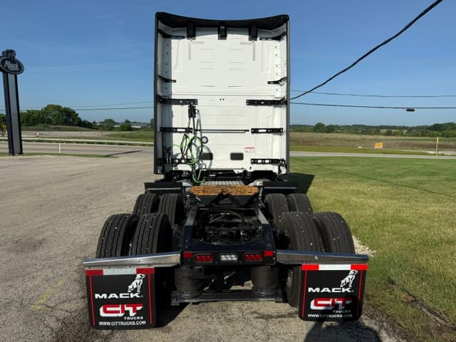 2027 Mack Pioneer in Grayslake, IL — photo 5