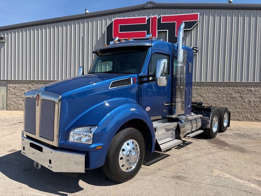 2027 Kenworth T880