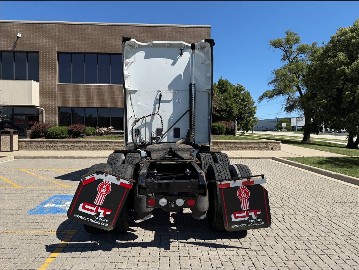 2022 Kenworth T680 in Grayslake, IL — photo 6
