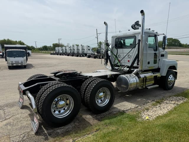 2027 Mack Pinnacle in Grayslake, IL — photo 5