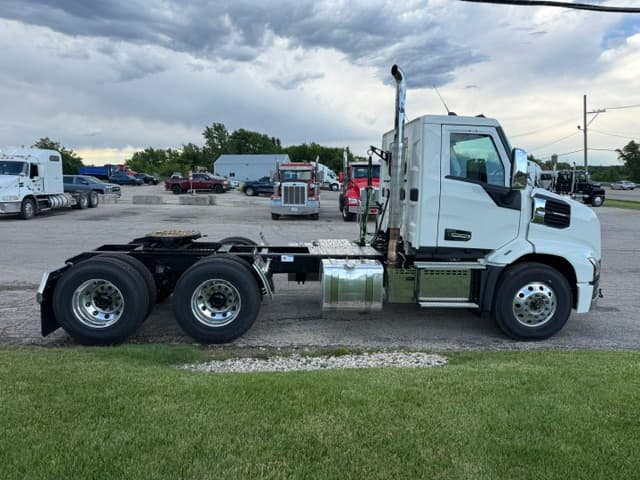 2027 Mack Anthem in Grayslake, IL — photo 4