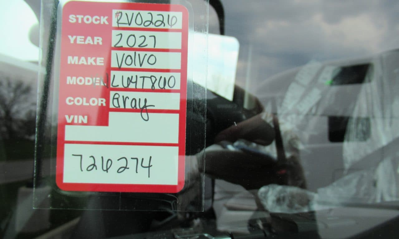 2027 Volvo VNL 860 in Buffalo, NY — photo 9