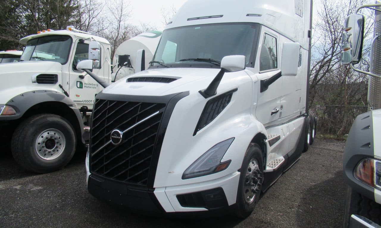 2027 Volvo VNL 860