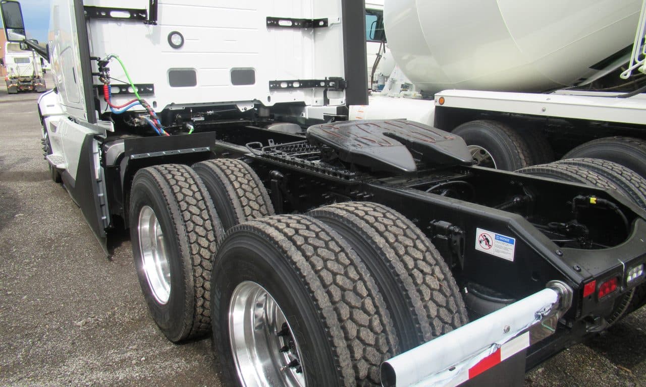 2027 Volvo VNL 860 in Buffalo, NY — photo 4