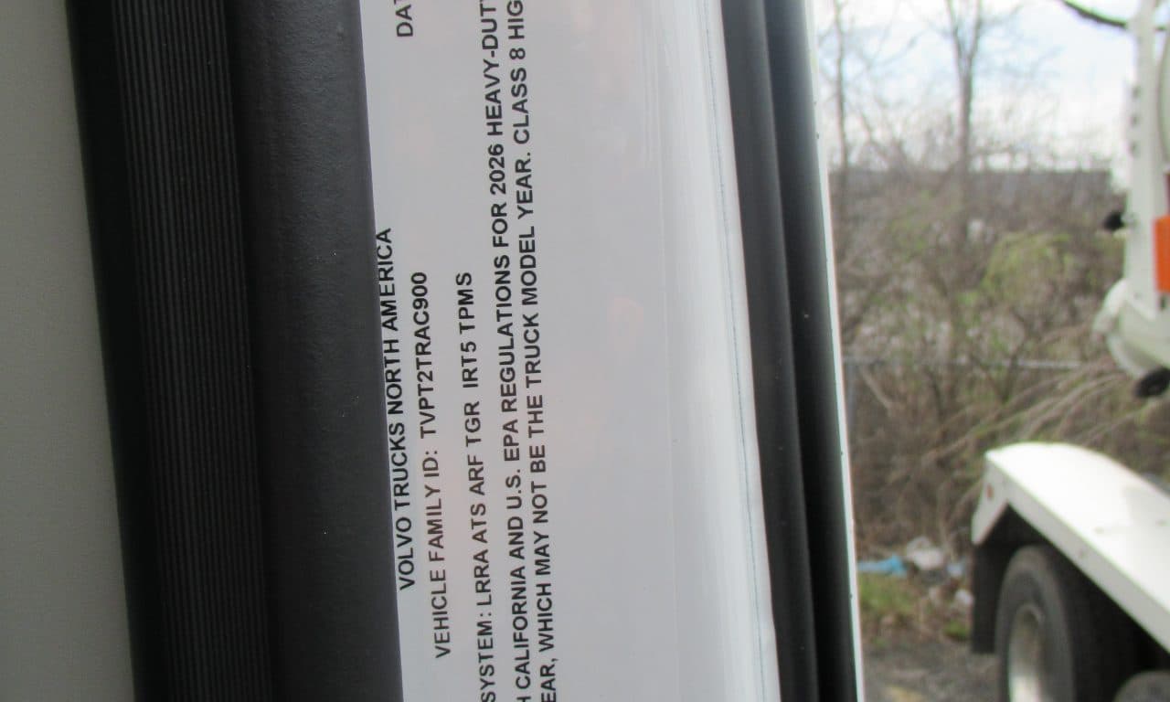 2027 Volvo VNL 860 in Buffalo, NY — photo 6