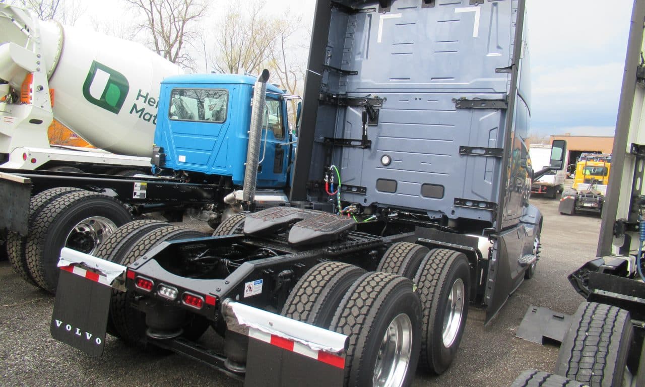 2027 Volvo VNL 860 in Rochester, NY — photo 4