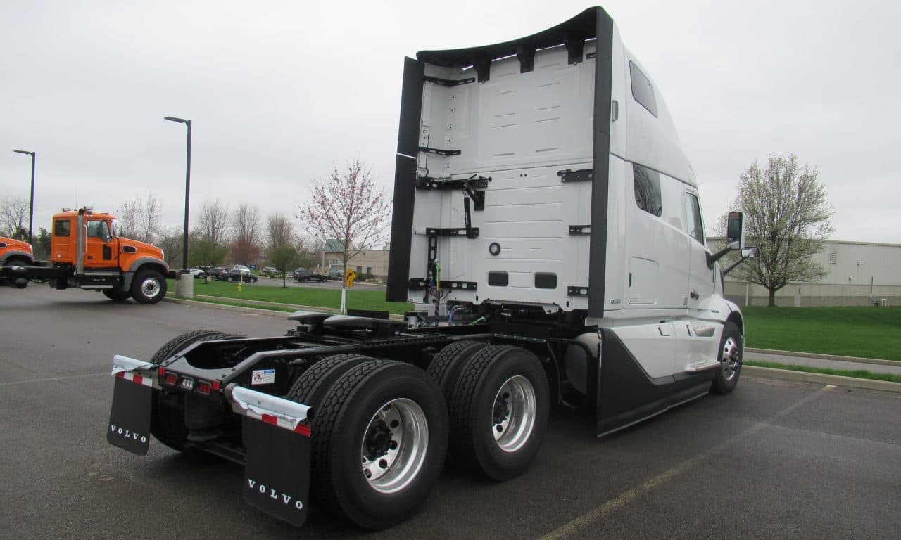 2027 Volvo VNL 860 in Buffalo, NY — photo 4