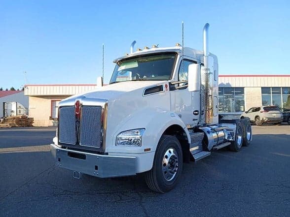 2025 Kenworth T880