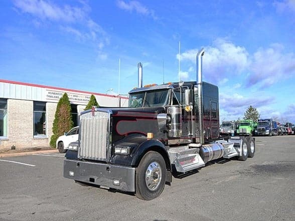 2025 Kenworth W900