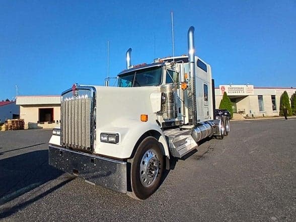 2025 Kenworth W900