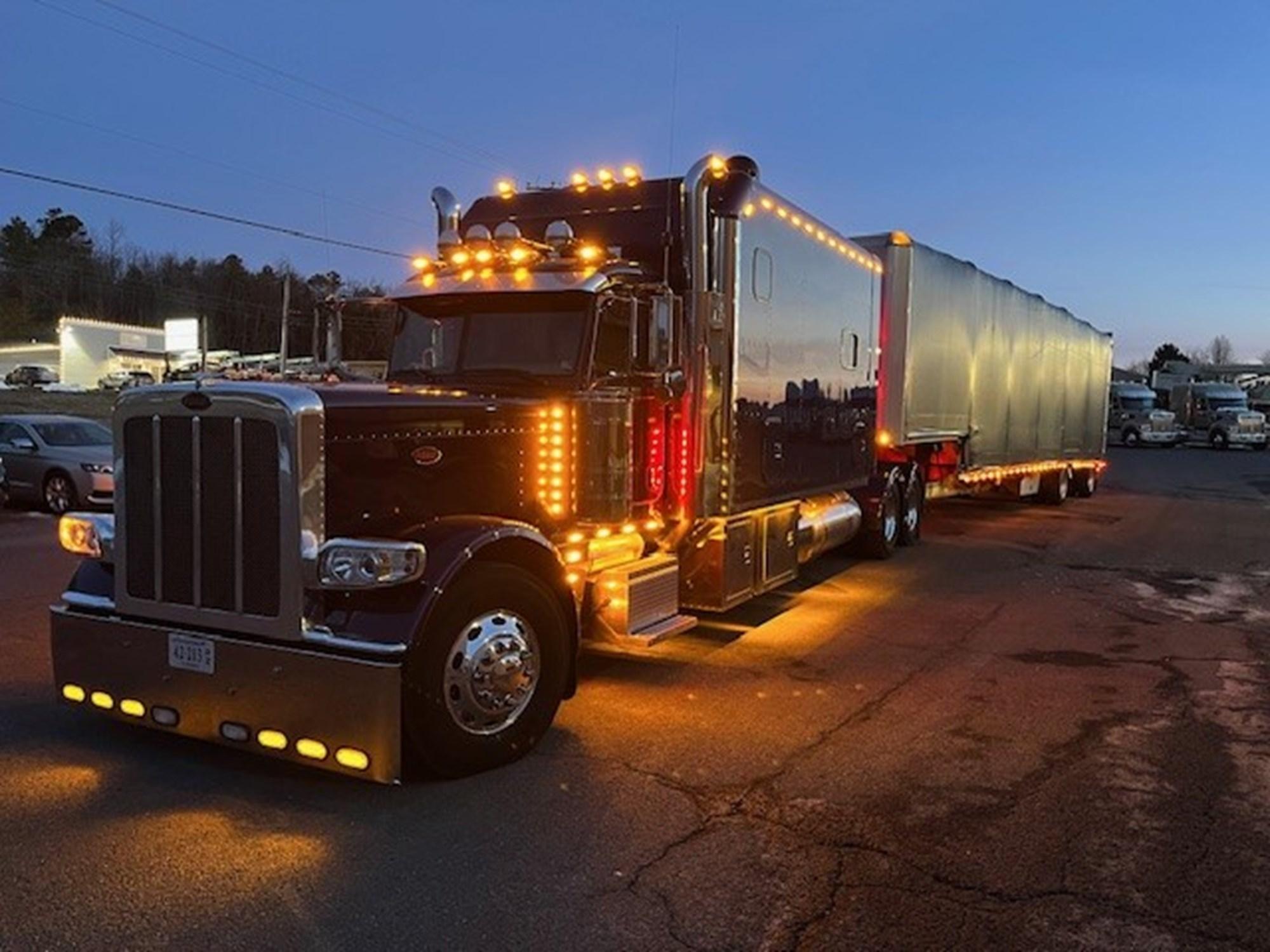 2022 Peterbilt 389 — photo 6