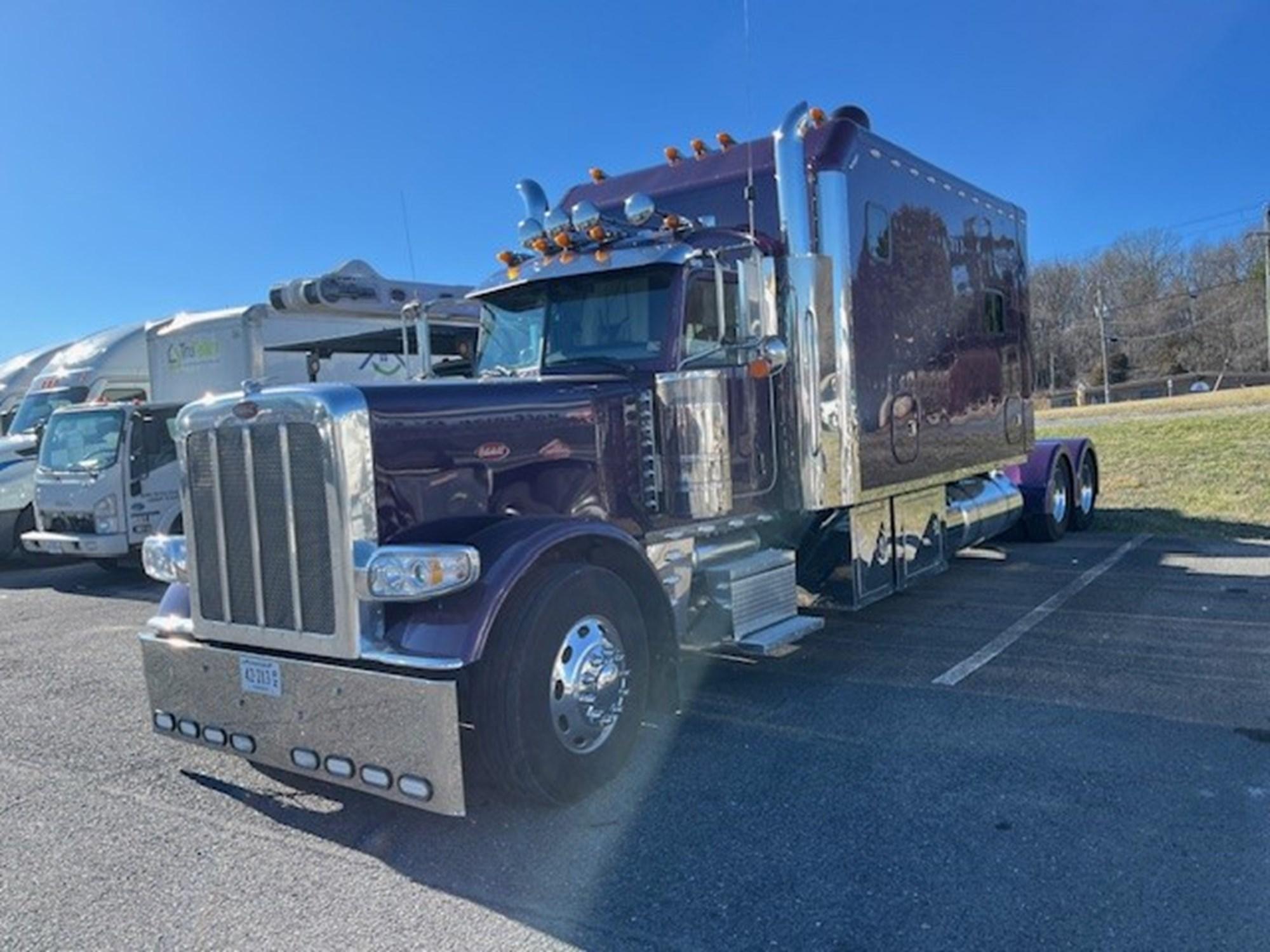 2022 Peterbilt 389 — photo 3