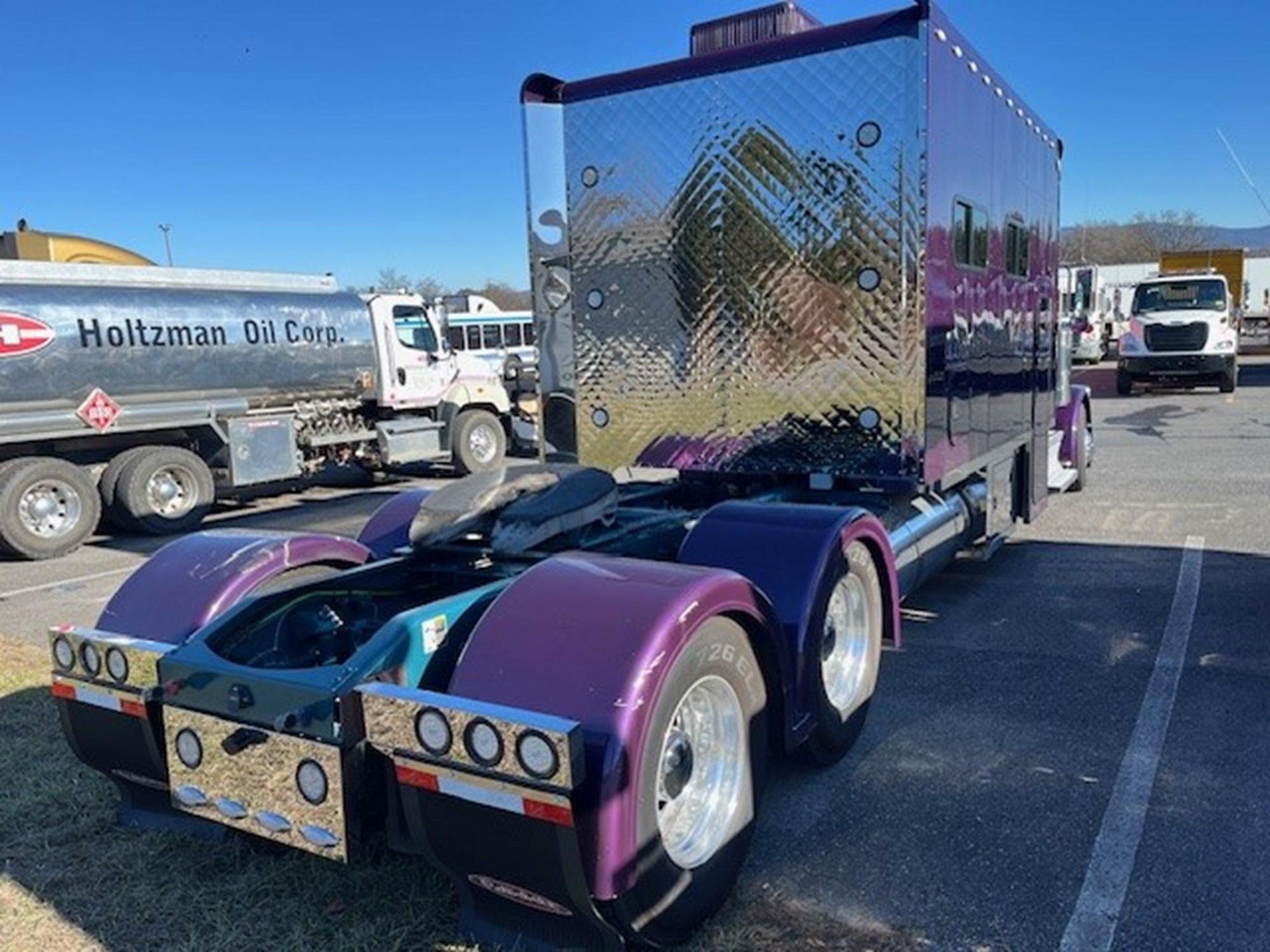 2022 Peterbilt 389 — photo 5