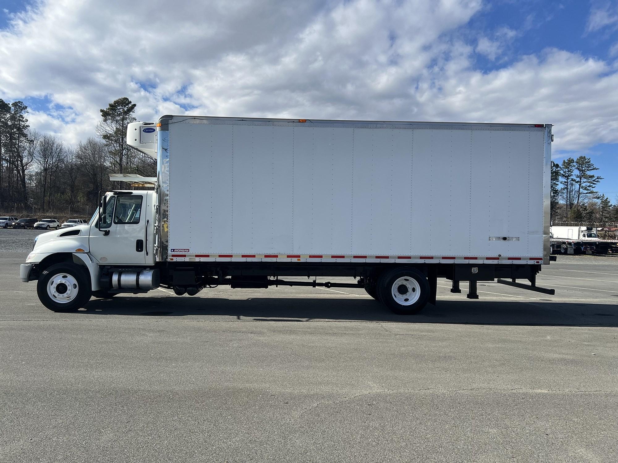 2017 International 4300 — photo 6