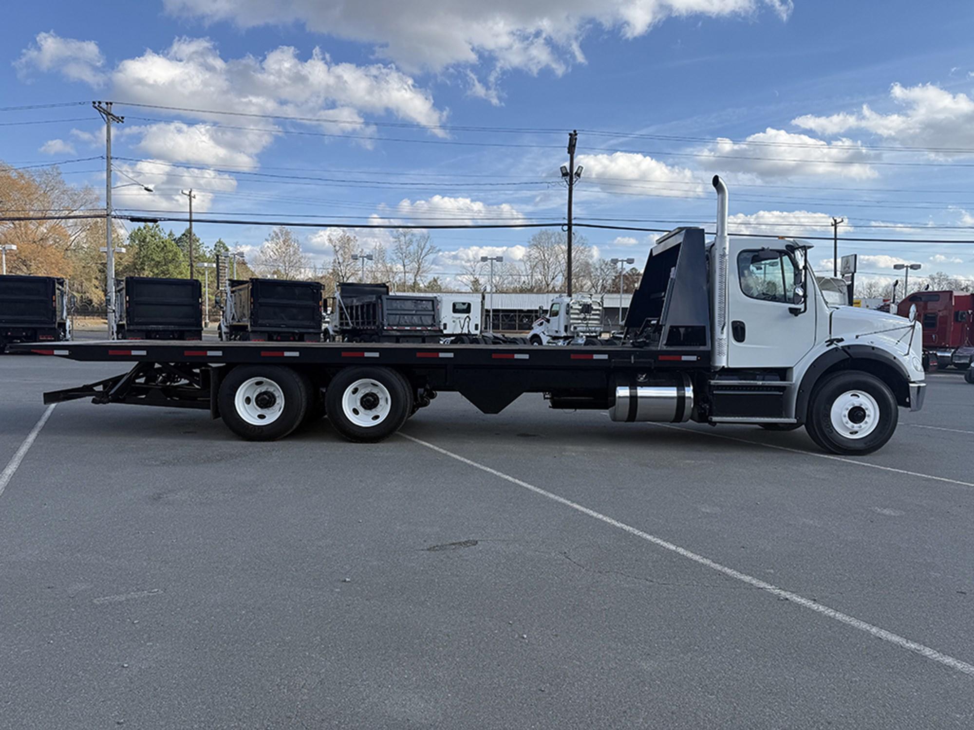 2017 Freightliner M2 112 — photo 3