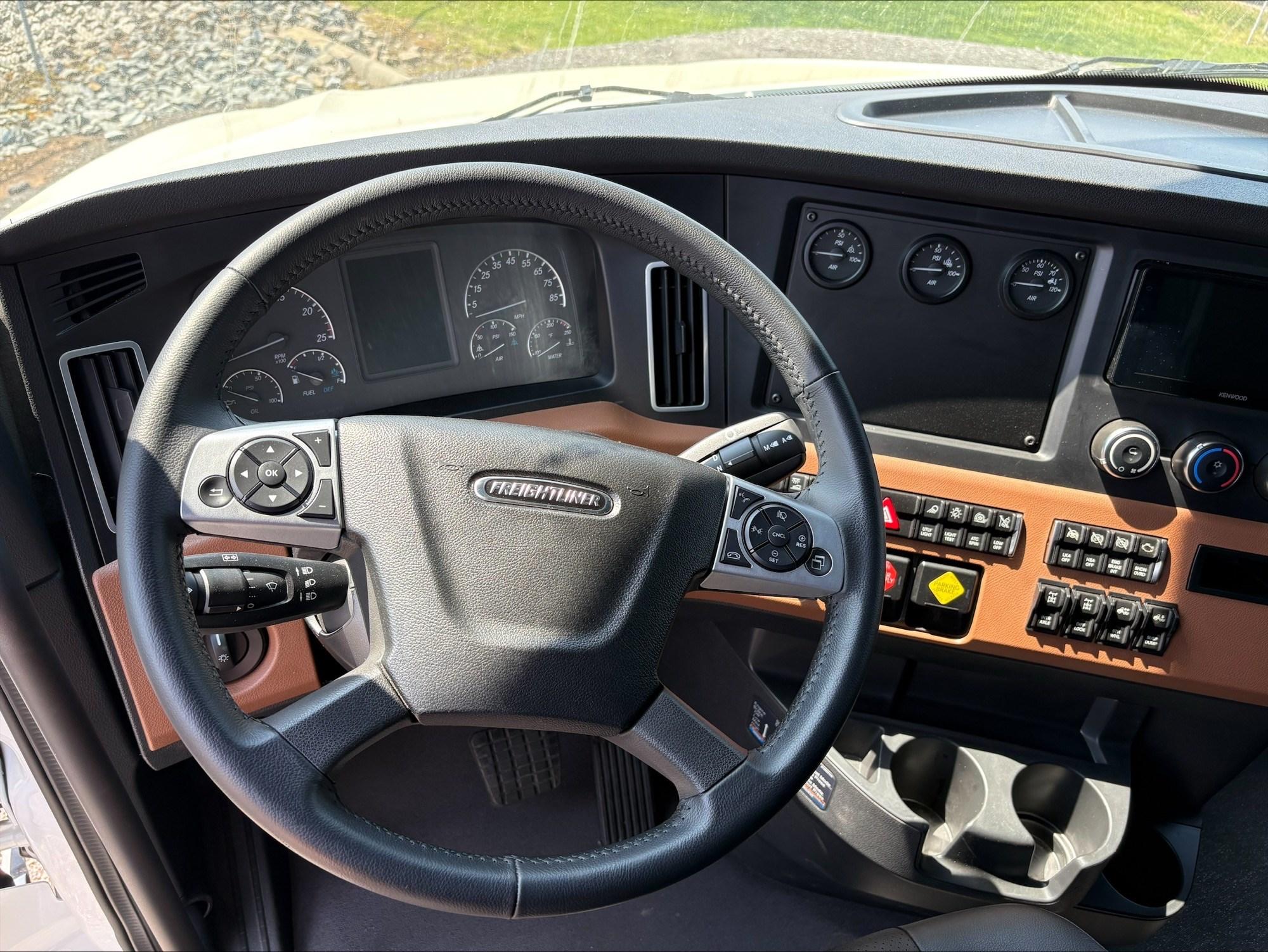 2026 Freightliner Cascadia — photo 4