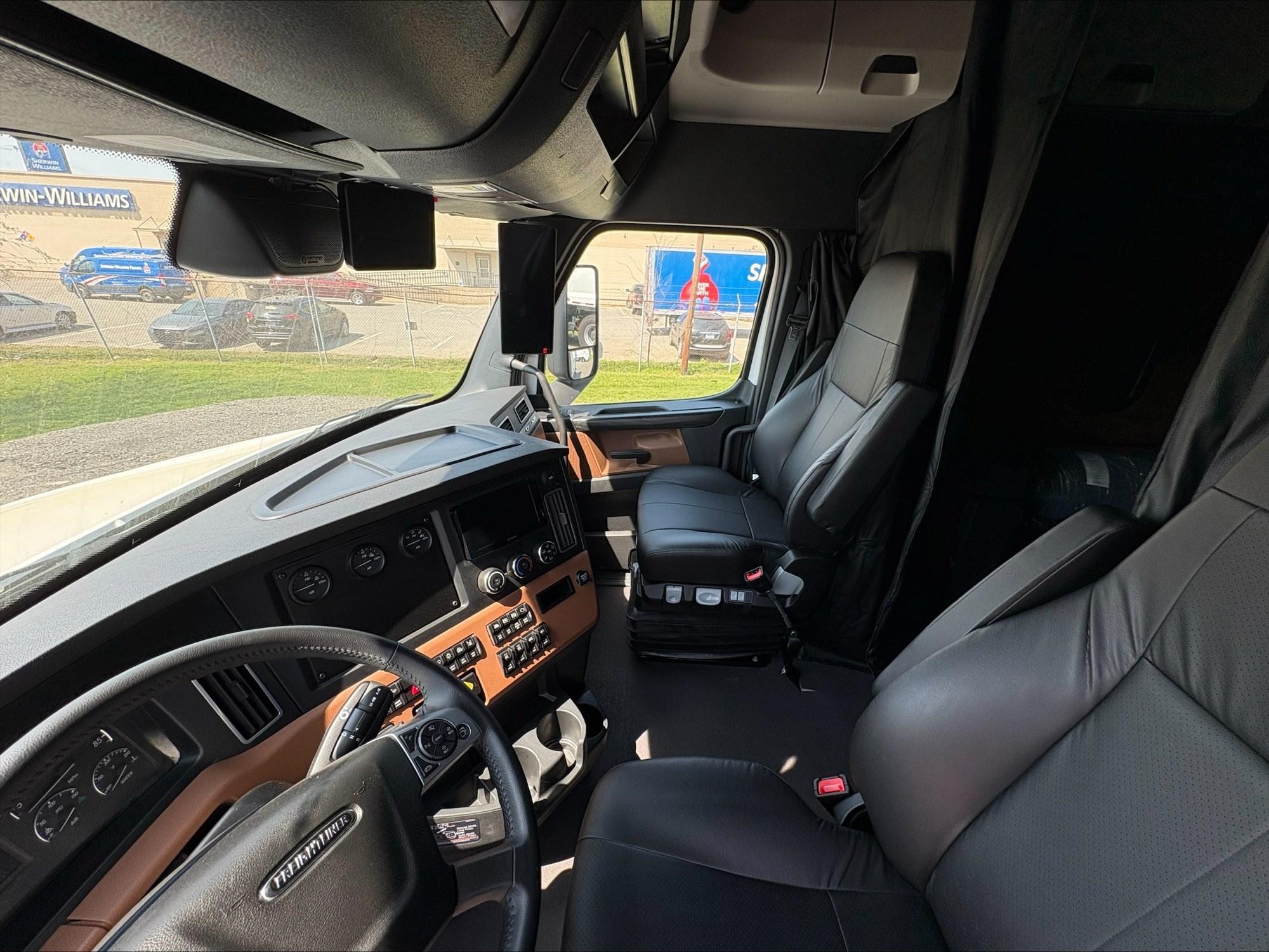 2026 Freightliner Cascadia — photo 5