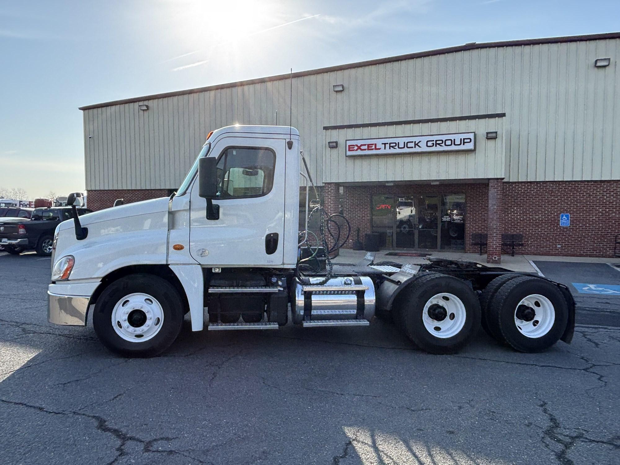 2016 Freightliner Cascadia — photo 2