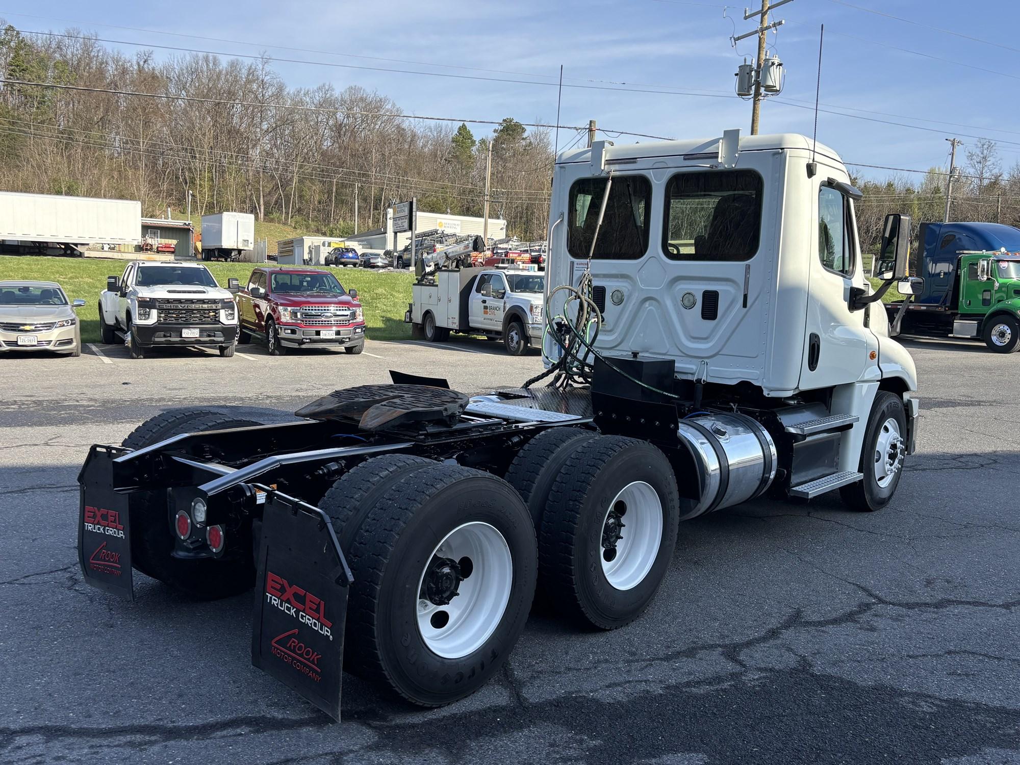 2016 Freightliner Cascadia — photo 5